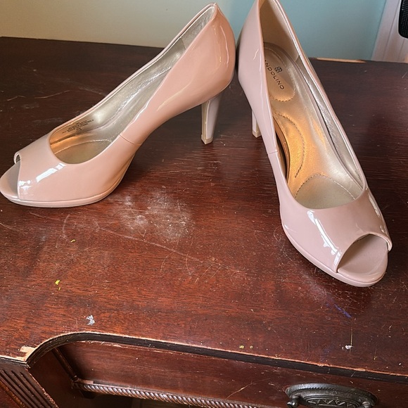 Bandolino Women's Peep Toe Heels - Nude - Picture 2 of 5